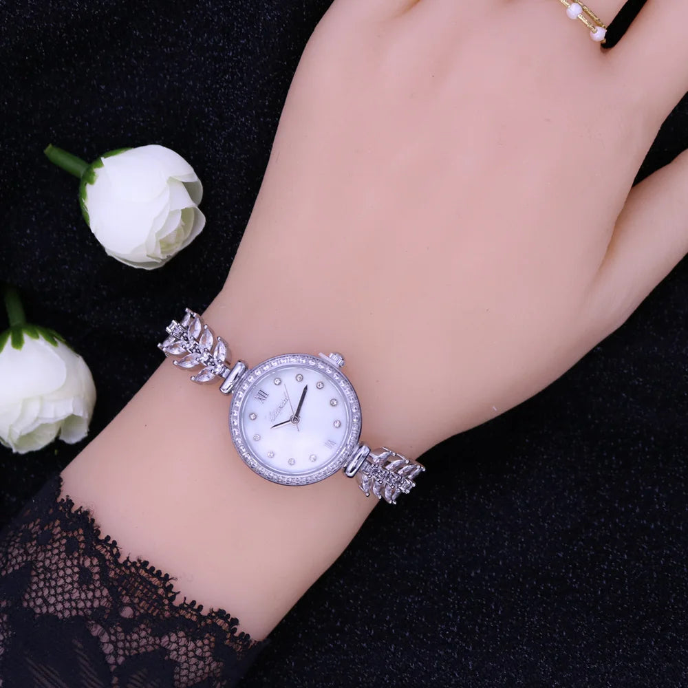 Women's Crystal Claw-Setting Luxury Quartz Jewelry Bracelet Wristwatch