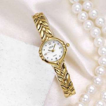 Women's Elegant Oval Stylish Alloy Bracelet Adjustable Clasp Quartz Watch