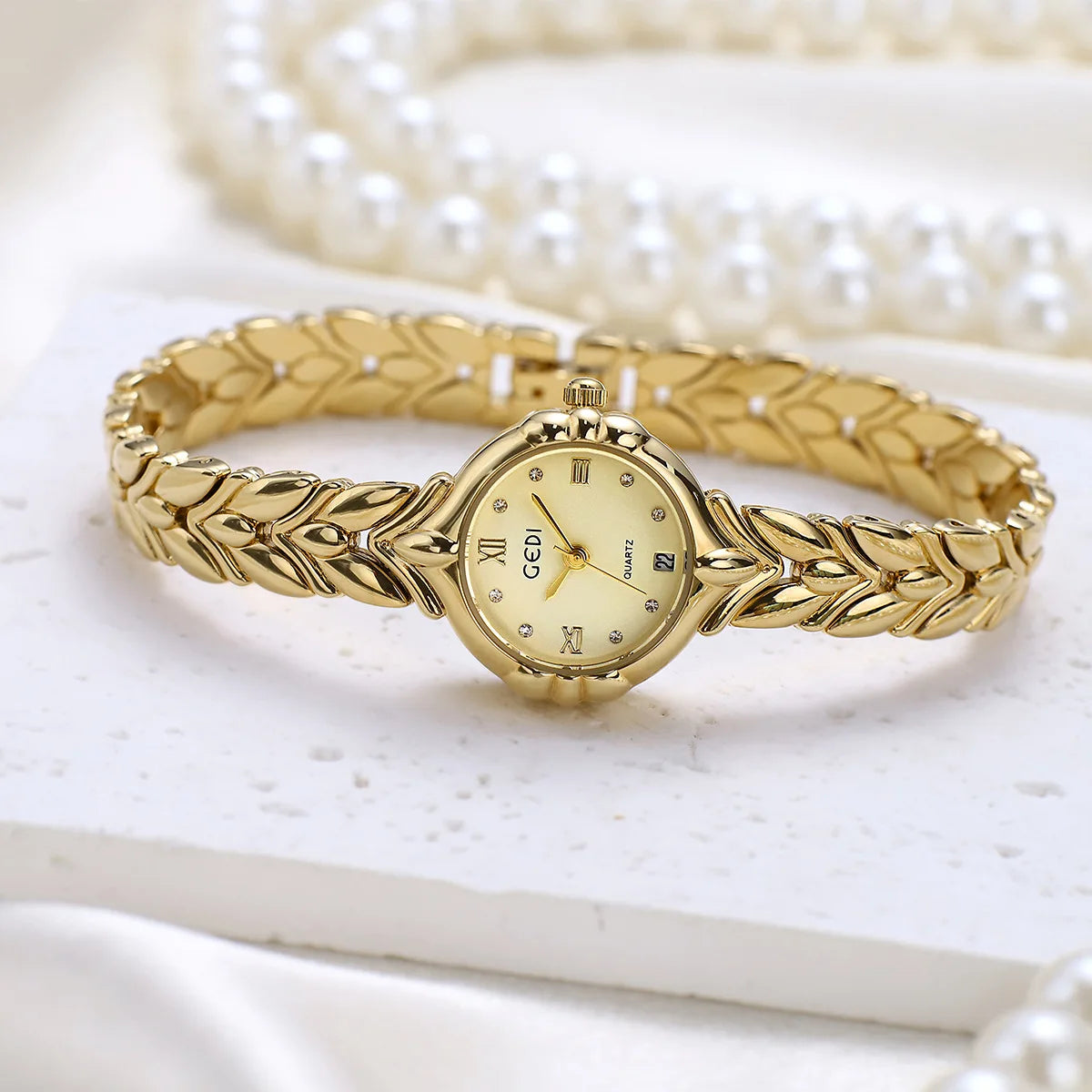 Women's Elegant Oval Stylish Alloy Bracelet Adjustable Clasp Quartz Watch