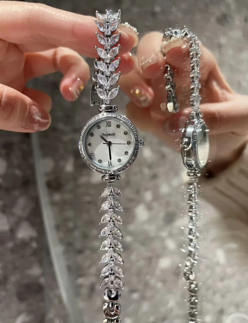 Women's Crystal Claw-Setting Luxury Quartz Jewelry Bracelet Wristwatch