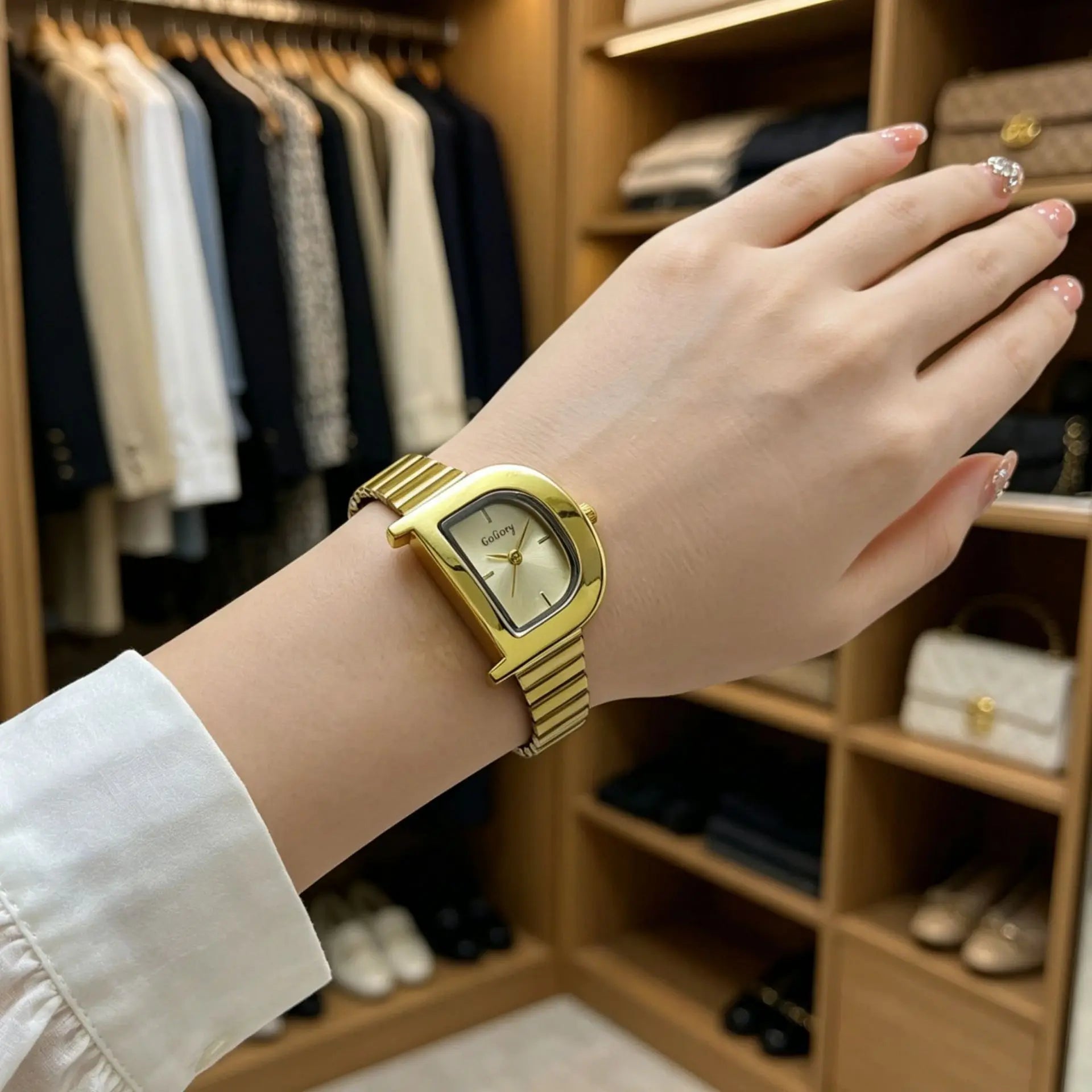 Women's Vintage D-Shaped Bamboo Knot Personalized Quartz Wristwatch