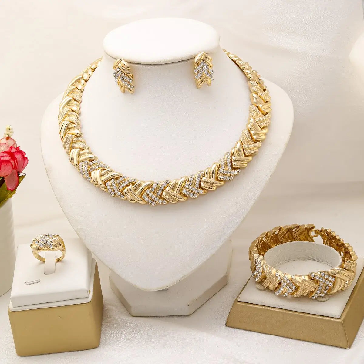 Women's Dubai 18K Gold Plated Luxury Jewellery Set — Necklace, Earrings, Bracelet & Ring