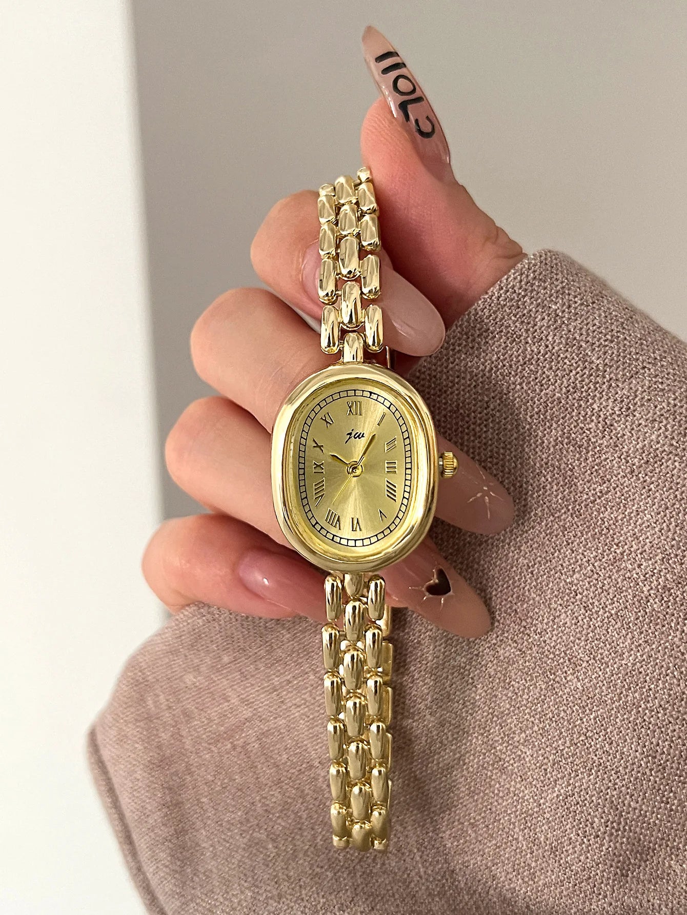 Women's Oval Artistic Quartz Watch — Niche High-Aesthetic Fashion Wristwatch