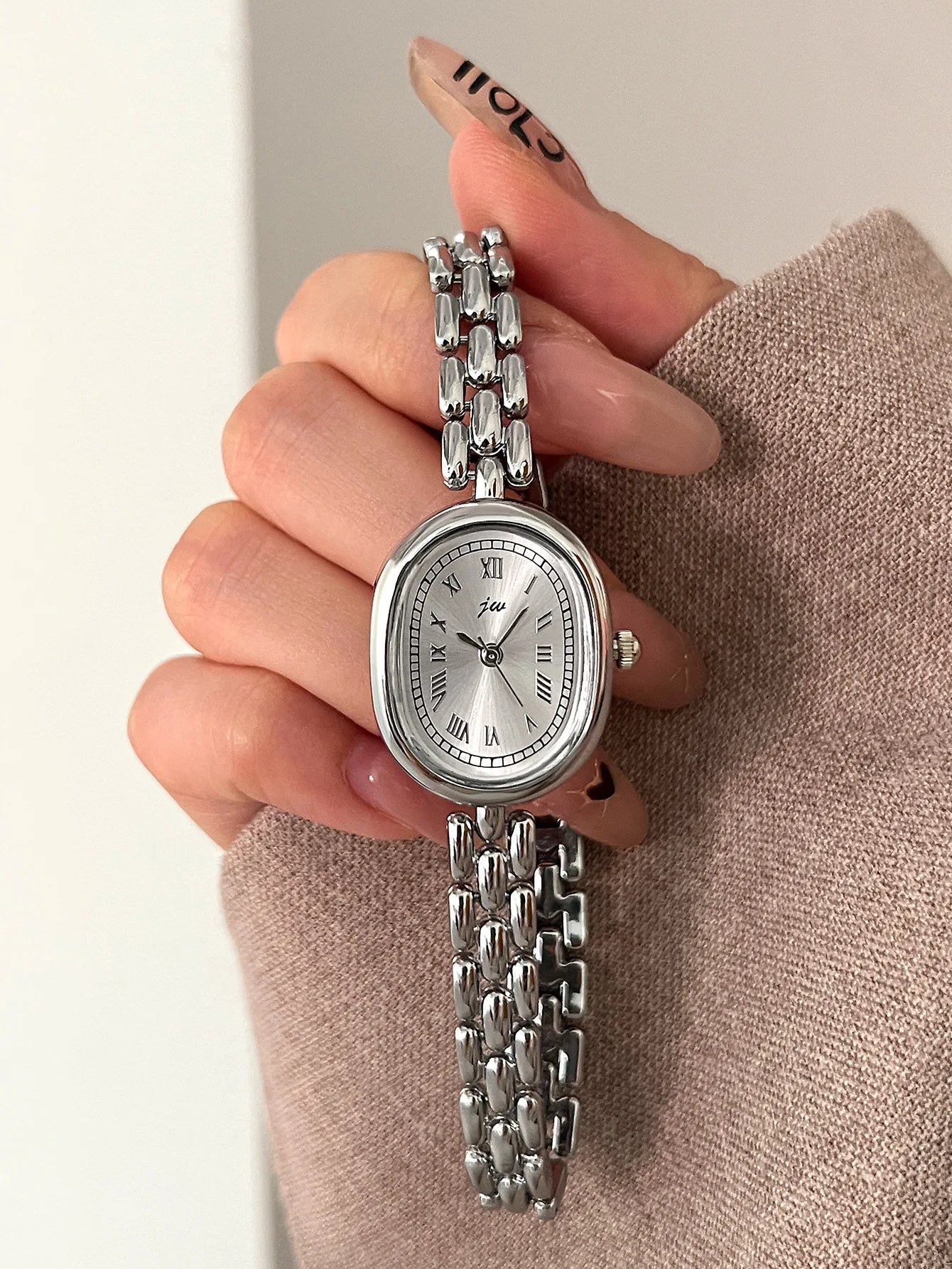 Women's Oval Artistic Quartz Watch — Niche High-Aesthetic Fashion Wristwatch