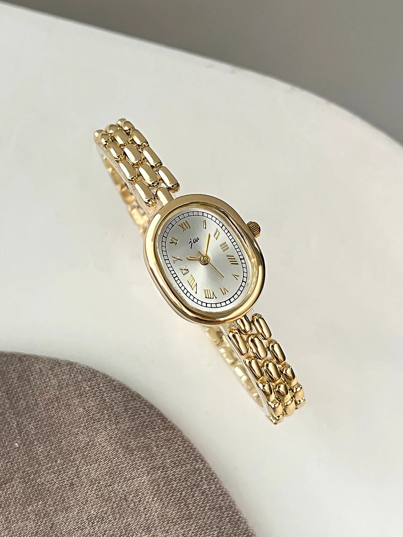 TrenLux Wear Women's Oval Artistic Niche High-Aesthetic Fashion Quartz Wristwatch TrenLux Wear